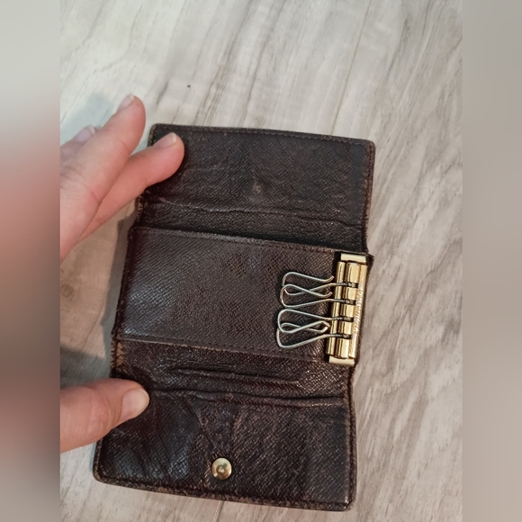 Louis Vuitton Brown 4 Key Holder - Damier Ebene - Picture 7 of 9